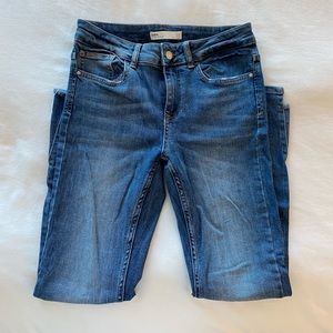 zara medium wash skinny jeans